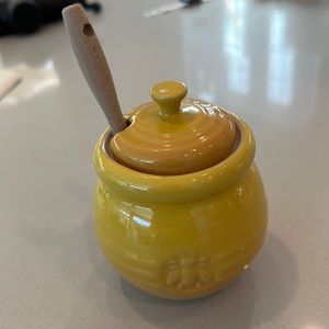 Le creuset honey dish